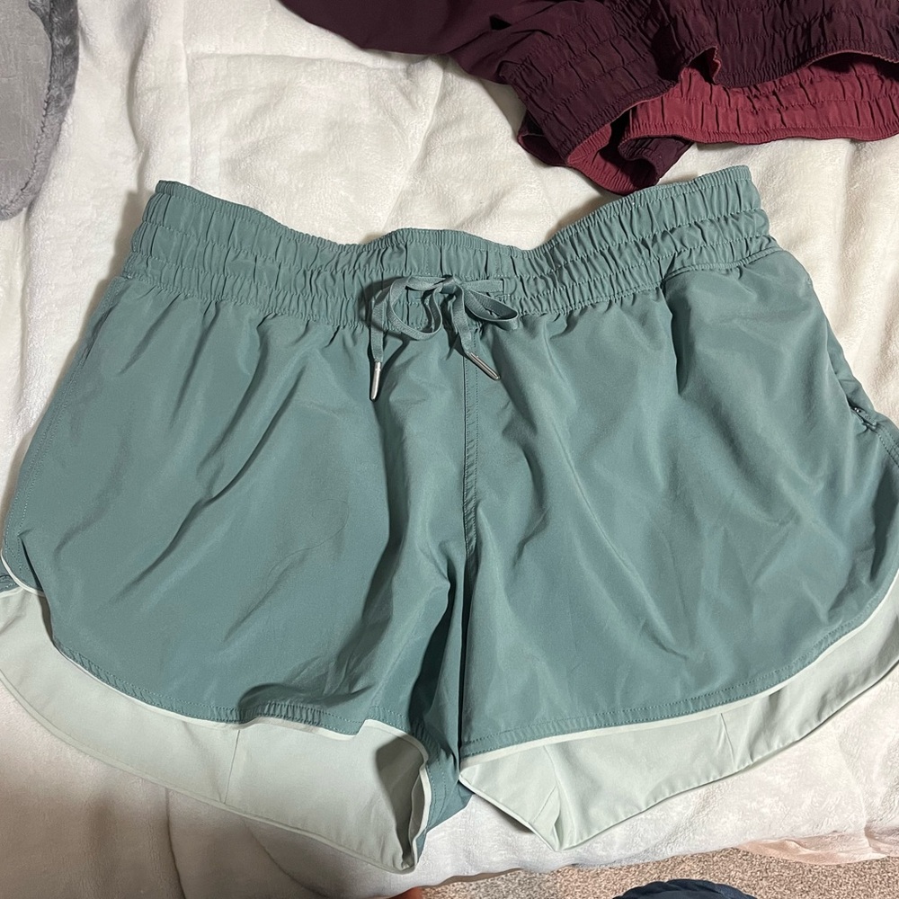 Lululemon choose a side reversible shorts